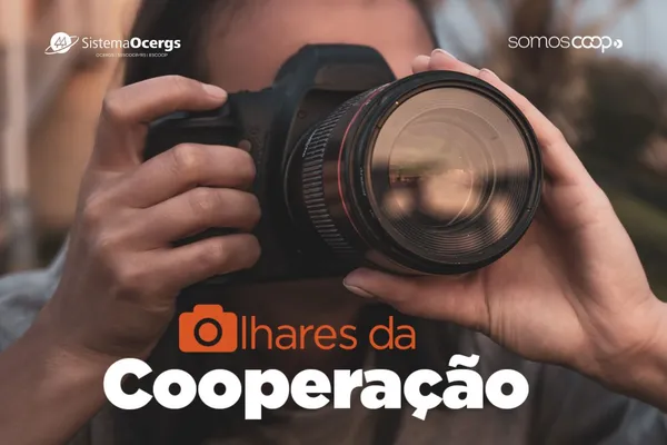 Cartaz promocional do concurso fotográfico da Coopermil com o título “Olhares da Cooperação”. Mostra uma pessoa fotografando com câmera profissional. Inclui a chamada “O dia a dia da Coopermil pelo olhar de quem vive tudo isso de perto: VOCÊ!” e destaca que as inscrições são gratuitas até 11/10/2025 pelo site www.coopermil.com.br ou e-mail marketing@coopermil.com.br. 