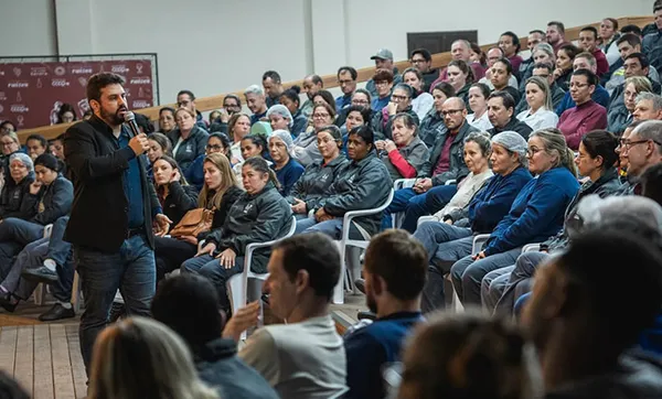 Palestra Identidade Cooperativista reúne 350 colaboradores da Vinícola Aurora