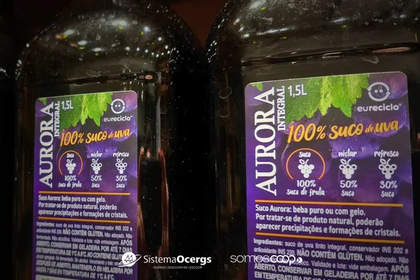 Embalagem de vidro do suco de uva da Cooperativa Vinícola Aurora.