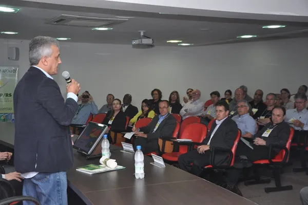 Fórum debate perspectivas do Agronegócio Cooperativo