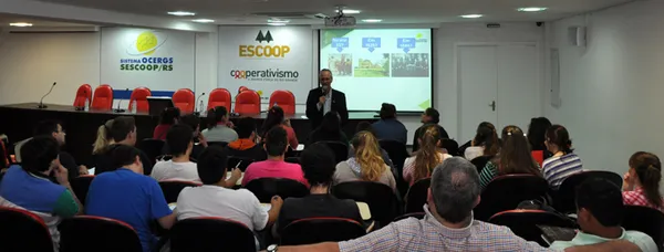 Escoop recebe visita de estudantes argentinos