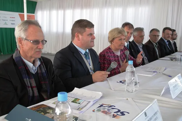 "Cooperativismo que vence a crise" foi tema de Audiência Pública durante a Fenasoja