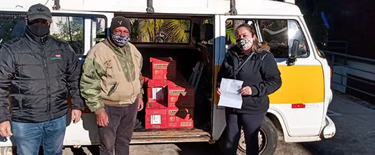 Cinco mil litros de leite são entregues às famílias vítimas de enchentes no Estado