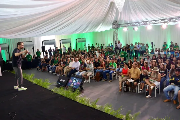 Encontro na ExpoAgro debate futuro e sucessão no cooperativismo 