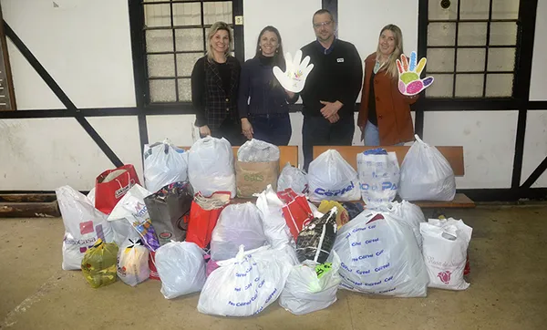 Certel doa agasalhos à Assistência Social de Teutônia