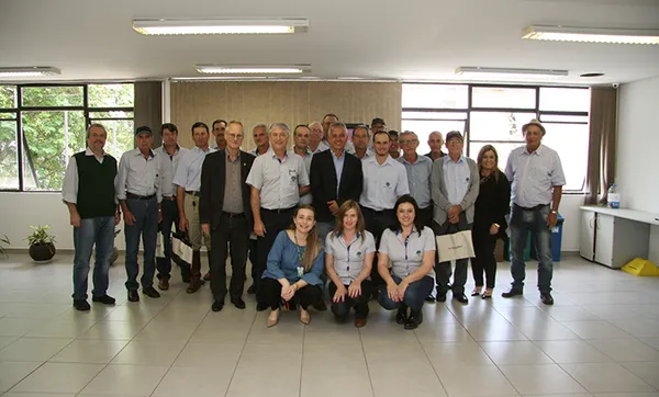 Comitivas da Coagrisol e de Mato Grosso visitam a Escoop