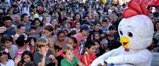 Diversão e alegria tomam conta dos supermercados Languiru