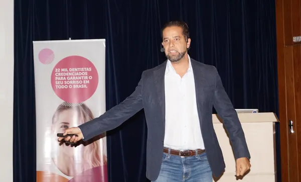 Uniodonto Porto Alegre comemora 43 anos com palestra sobre inovação