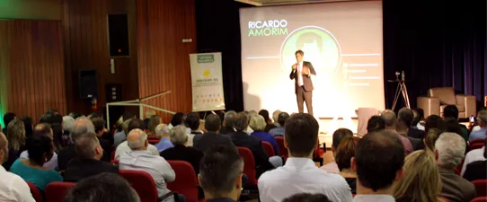 Ricardo Amorin apresenta projeções de cenários para o futuro do Brasil