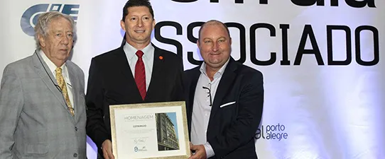 Cotrimaio recebe homenagem em Porto Alegre