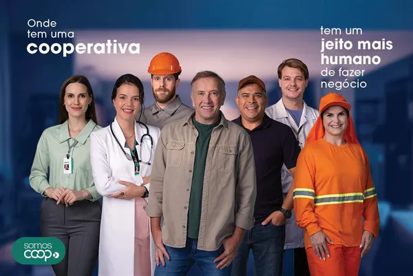 Pessoas representando diferentes profissões posam lado a lado, simbolizando a diversidade de áreas de atuação das cooperativas gaúchas na campanha “Onde tem uma cooperativa”, do Sistema Ocergs.