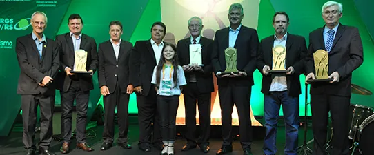 Entregues o Prêmio Ocergs de Cooperativismo e o Troféu Padre Theodor Amstad