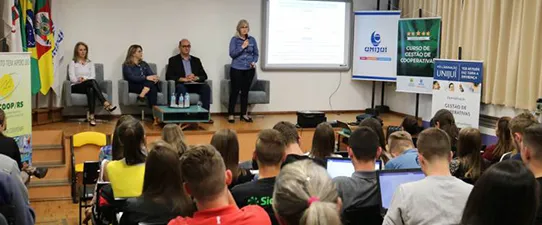 Unijuí fomenta debate sobre cooperativismo, inovação e perspectivas