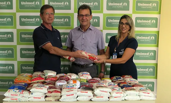 Unimed Litoral Sul entrega doações ao Banco de Alimentos de Rio Grande