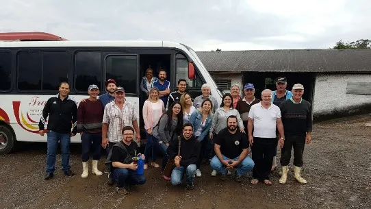 Alunos da Escoop realizam visita técnica à cooperativa Santa Clara