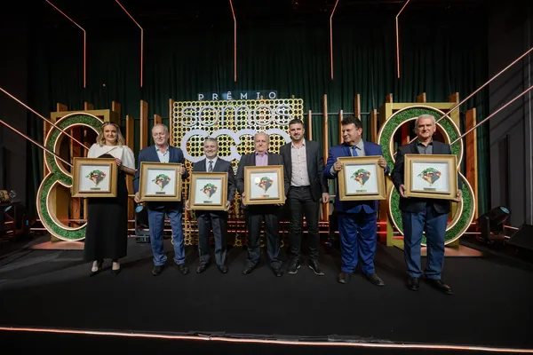 Cooperativas nacionais que ajudaram RS durante enchente são homenageadas pelo Sistema Ocergs