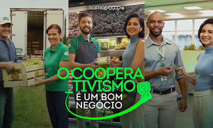 A imagem apresenta a campanha &quot;O Cooperativismo é um Bom Negócio&quot;, promovida pelo Movimento SomosCoop. Ela é dividida em três cenas com pessoas representando diferentes áreas de atuação das cooperativas. À esquerda, um casal está segurando caixas de frutas em frente a um caminhão de entrega, sugerindo a importância das cooperativas no setor agro. No centro, dois trabalhadores de um supermercado cooperativo, com um cliente, destacam o ramo de consumo. À direita, dois colaboradores de uma instituição financeira cooperativa simbolizam o ramo de crédito. O slogan &quot;O Cooperativismo é um Bom Negócio&quot; está em destaque ao centro, em verde, reforçando a mensagem central da campanha.