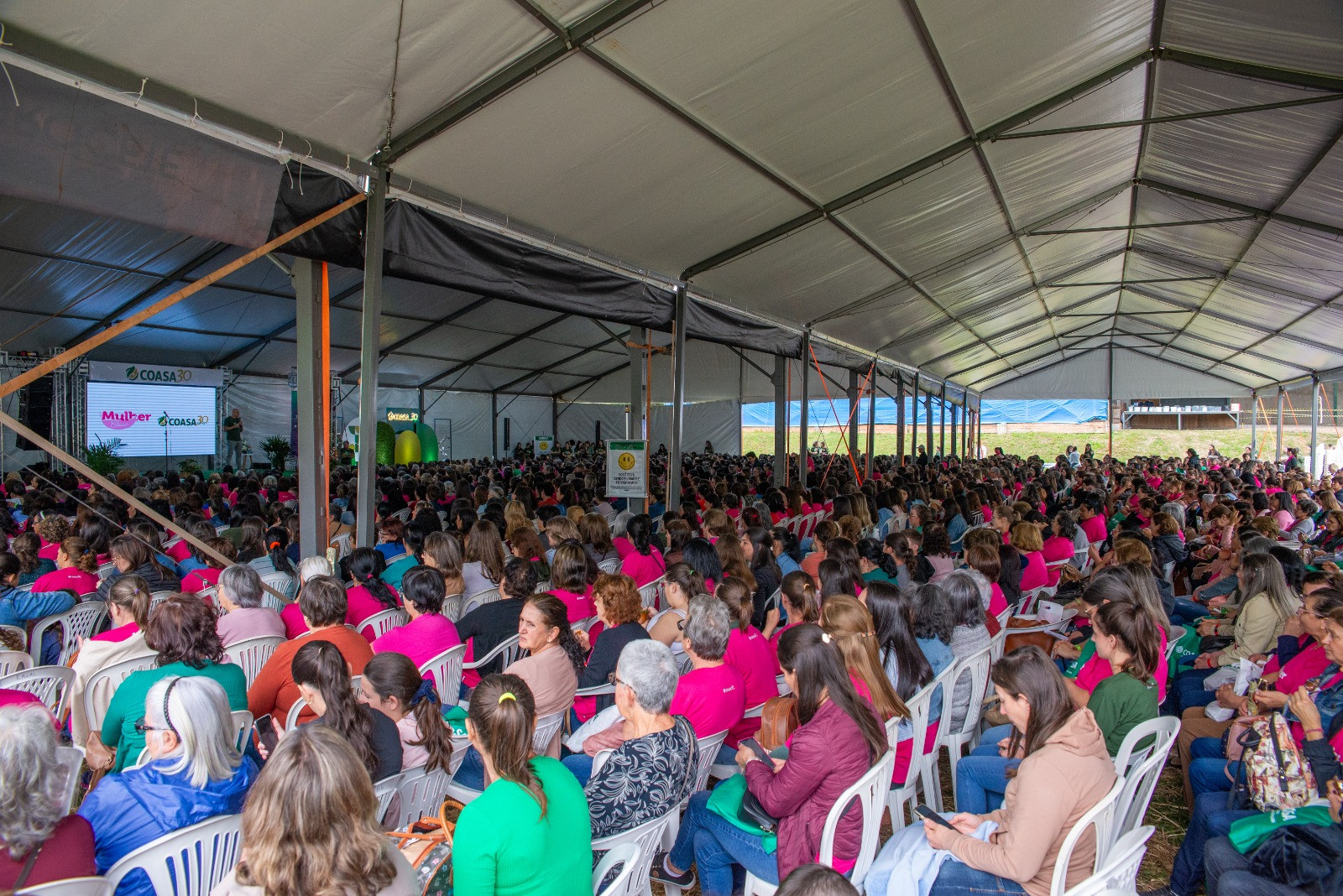 Encontro Mulher Coasa - Especial 30 anos reuniu aproximadamente 2.500 mulheres