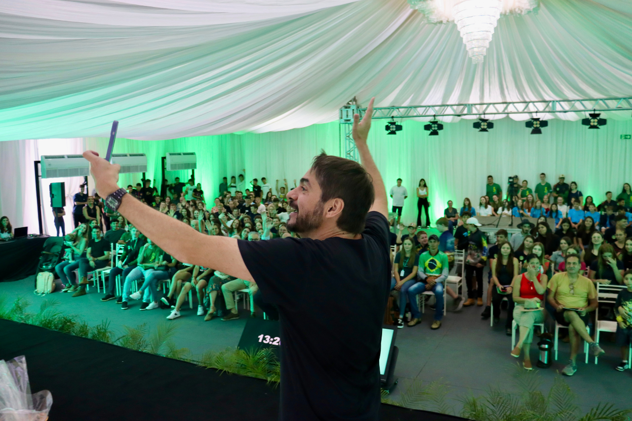 Encontro na ExpoAgro debate futuro e sucessão no cooperativismo 