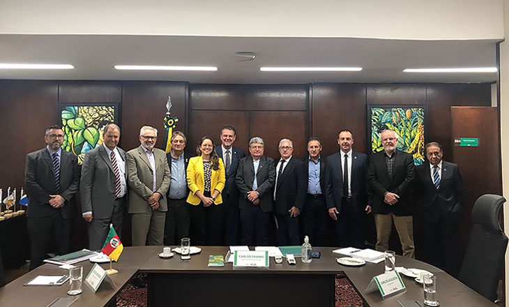 Presidente do Sistema Ocergs e representantes de entidades apresentam pleitos ao ministro da Agricultura e Pecuária