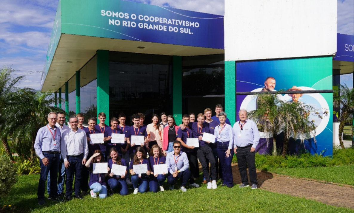 Cotrijal forma segunda turma de jovens aprendizes no campo