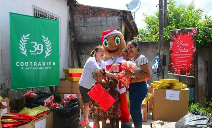 Cootravipa realiza ação solidária de Natal com doações