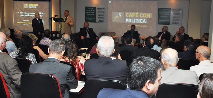 Café com Política do Instituto Unimed/RS tratou da crise política e econômica do país