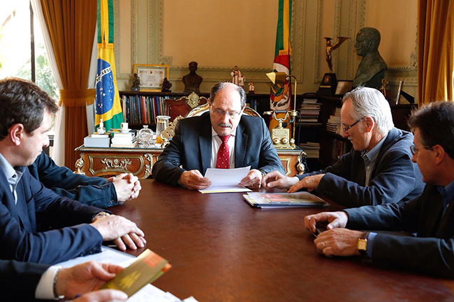 Governador recebe convite para o XVII Seminário Gaúcho do Cooperativismo