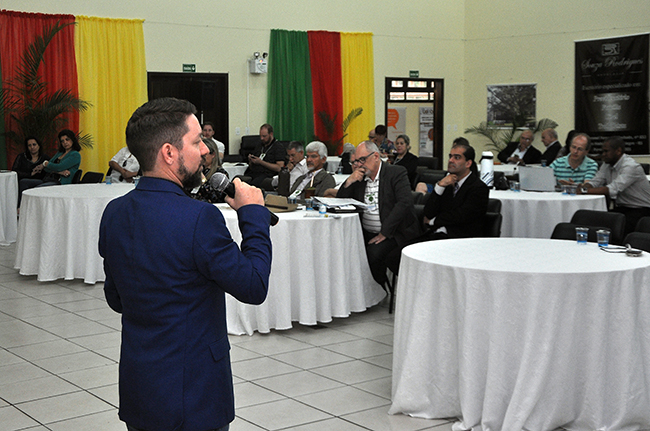 Cooperativismo é tema de debate no 54° Congresso Anual da Adjori/RS