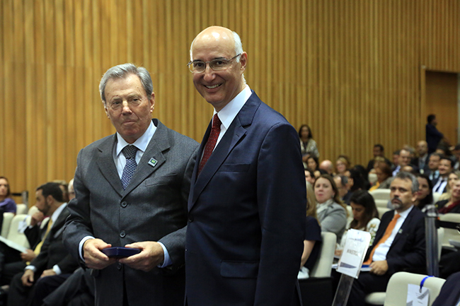 Ermes Pedrassani recebe distinção em evento comemorativo da Justiça do Trabalho