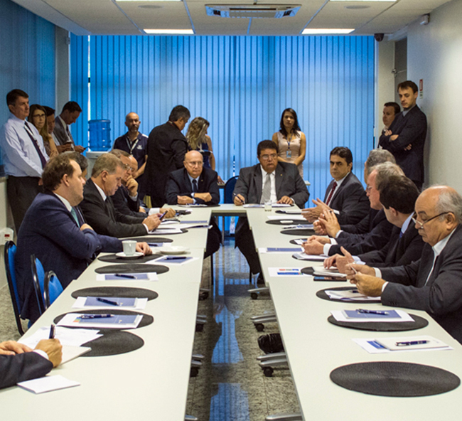 Cooperativistas debatem reformas previdenciária, trabalhista e tributária