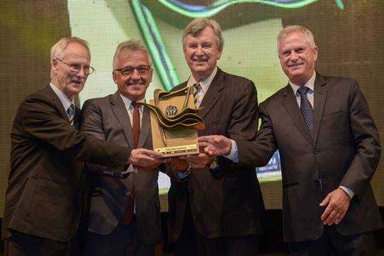 FecoAgro/RS recebeu Troféu Brasil Expodireto