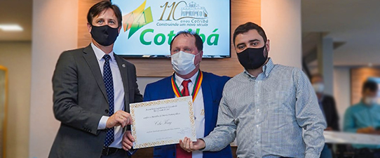 Presidente da Cotribá recebe Medalha do Mérito Farroupilha