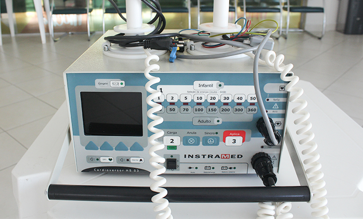Unimed Pelotas/RS doa aparelho de cardioversão para o Hospital de Herval