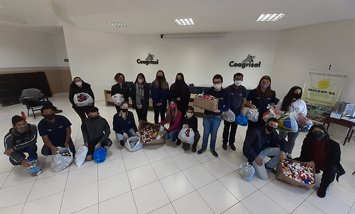 Aprendizes do Projeto Semeadores da Inclusão doam tampinhas ao Hospital de Soledade