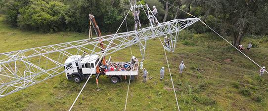 Certaja realiza reparos em torre de distribuição no Vale do Rio Pardo