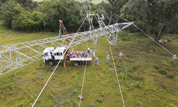 Certaja realiza reparos em torre de distribuição no Vale do Rio Pardo