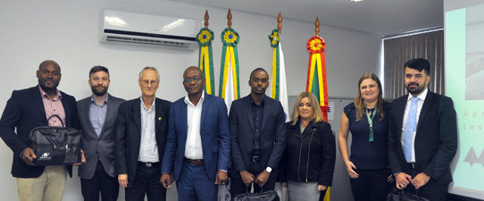 Comitiva de Moçambique realiza visita institucional