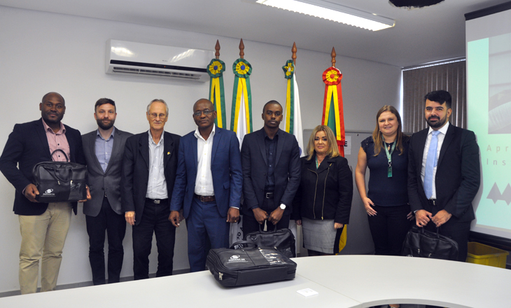 Comitiva de Moçambique realiza visita institucional