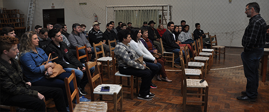 Encontro de Aprendizes Cooperativos do Campo e familiares debate sucessão rural