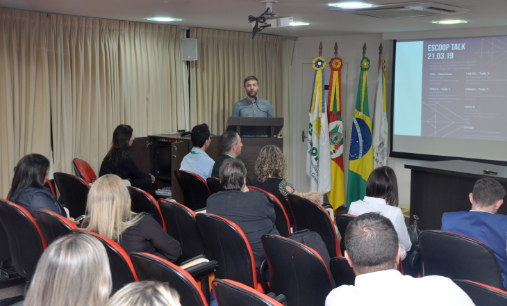 Escoop Talk recebe alunos da Graduação