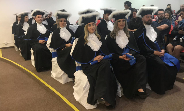 Formandos do Curso Superior de Gestão de Cooperativas recebem diploma da Escoop