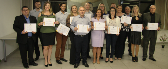 Escoop promove formatura de cursos da Pós-Graduação