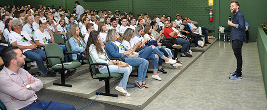 Inovação e sucessão familiar em pauta na Expodireto