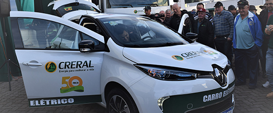 Creral inicia substituição de frota por carros elétricos