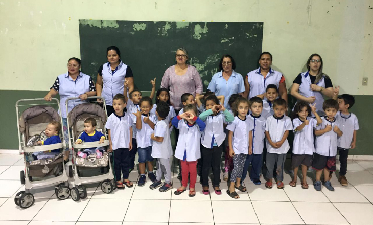 Projeto Pedacinhos de Cooperação transforma uniformes da Coagrisol em roupas para crianças