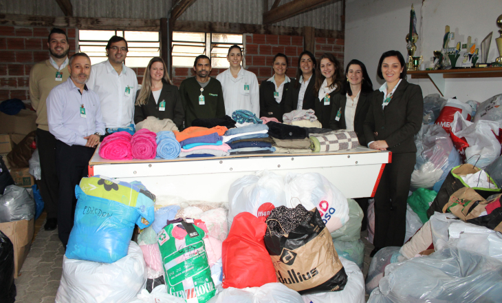 Participantes do Práticas de Sustentabilidade fazem doação de roupas