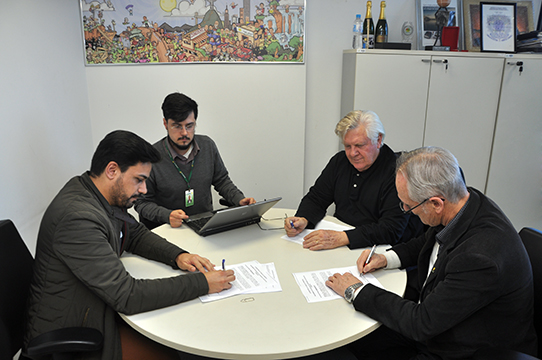 Ocergs e Sindicato de Santo Ângelo assinam Convenção Coletiva