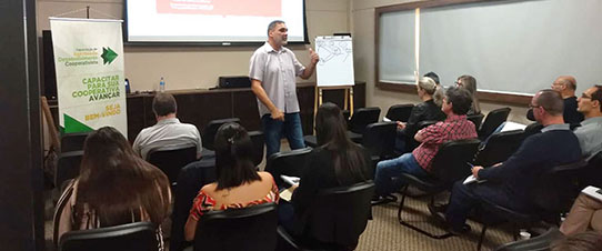 Agentes de Desenvolvimento do Cooperativismo participam de curso em Não-Me-Toque