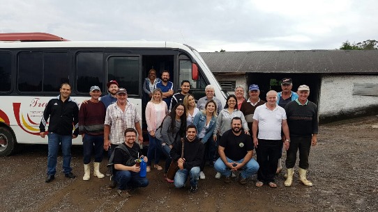 Alunos da Escoop realizam visita técnica à cooperativa Santa Clara